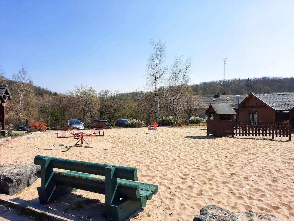 ソンム・ルーズ Cosy Chalet Near Durbuy In Natureヴィラ エクステリア 写真